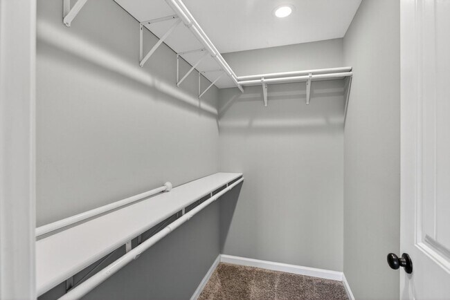 Building Photo - 135 Swallow Dr