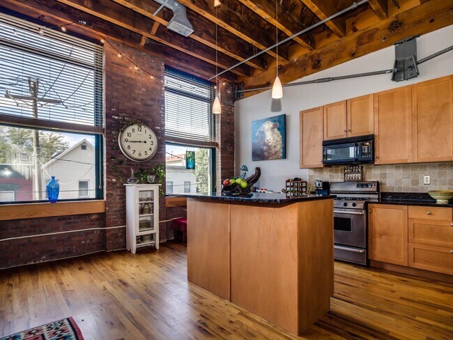 Building Photo - 126 Webster Ave