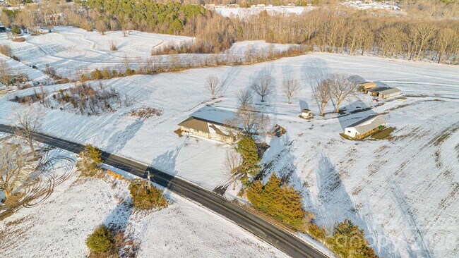 Building Photo - 2765 Long Cir