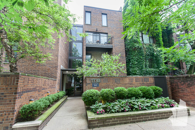 Primary Photo - 1330 N La Salle Dr