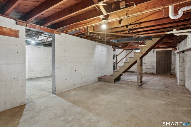 Building Photo - 56 Beaver Brook Rd