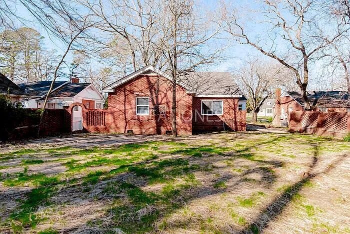 Building Photo - 1937 Bullard St