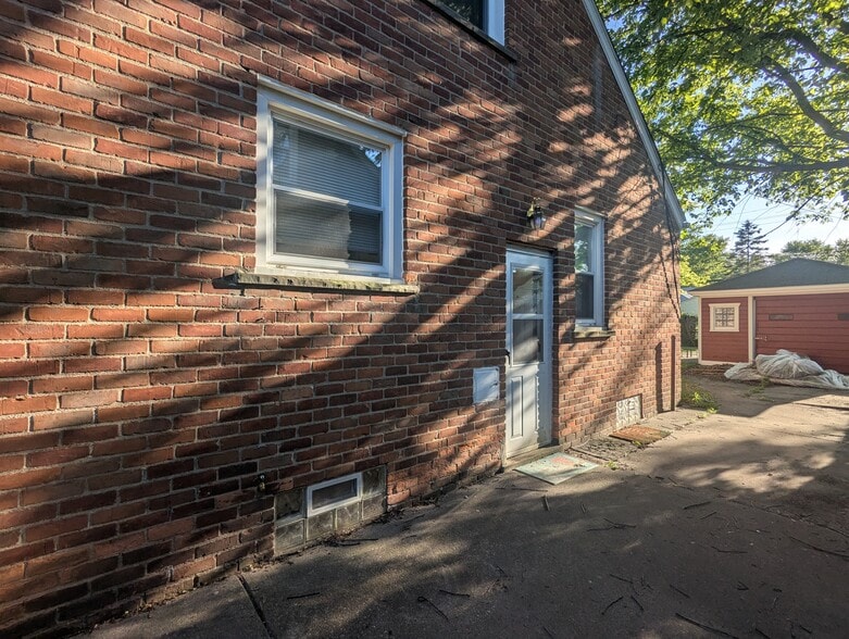 Building Photo - 9319 Fenton Ave