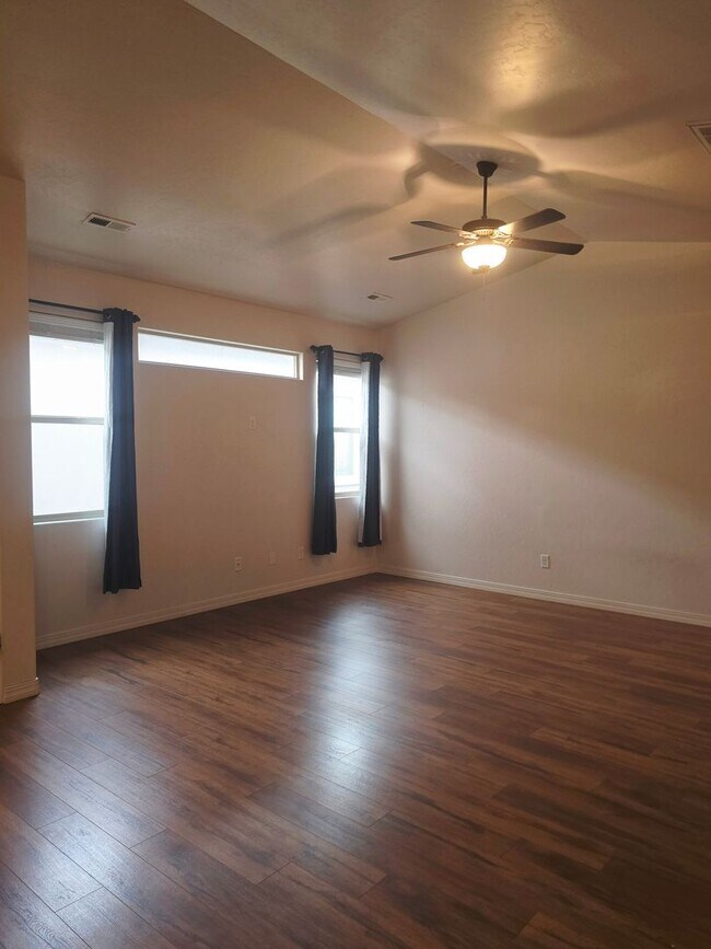 Building Photo - 585 Ravenna Ct