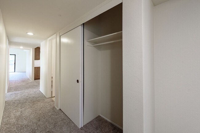 Building Photo - Spacious SDSU Townhome For Rent!