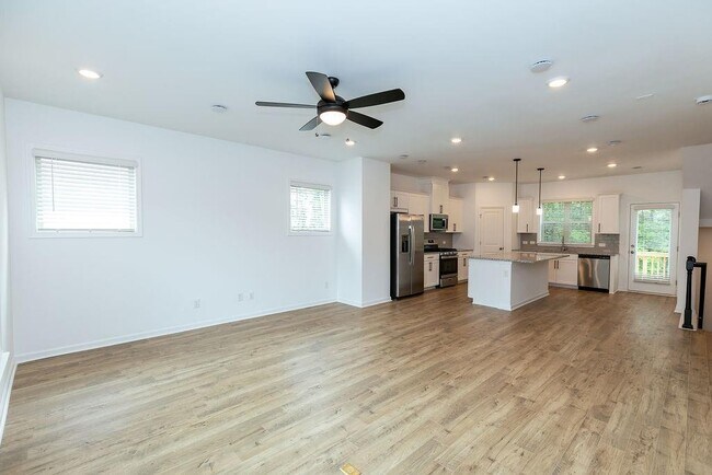 Building Photo - 1530 Brantin Dr