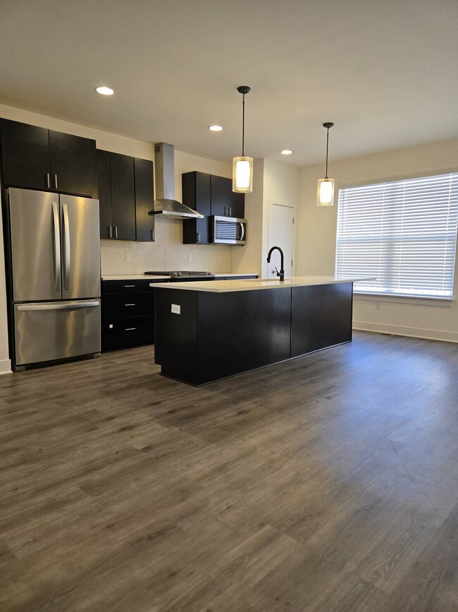 Building Photo - 1876 McQuat Pl