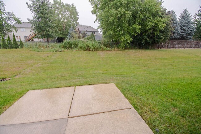 Building Photo - Modern Townhome in a Convenient NW Location