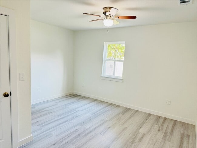 Building Photo - 1264 Cedar Haven Ave