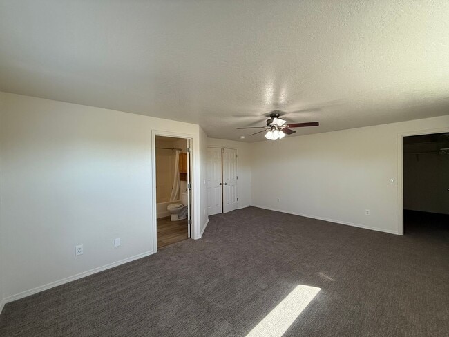 Building Photo - Freshly Updated Four Bedroom