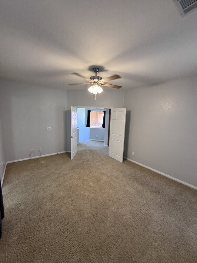 Building Photo - Centennial Hills 4-bedrooms with 2.5 bath