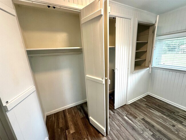 Building Photo - 318 Melton St