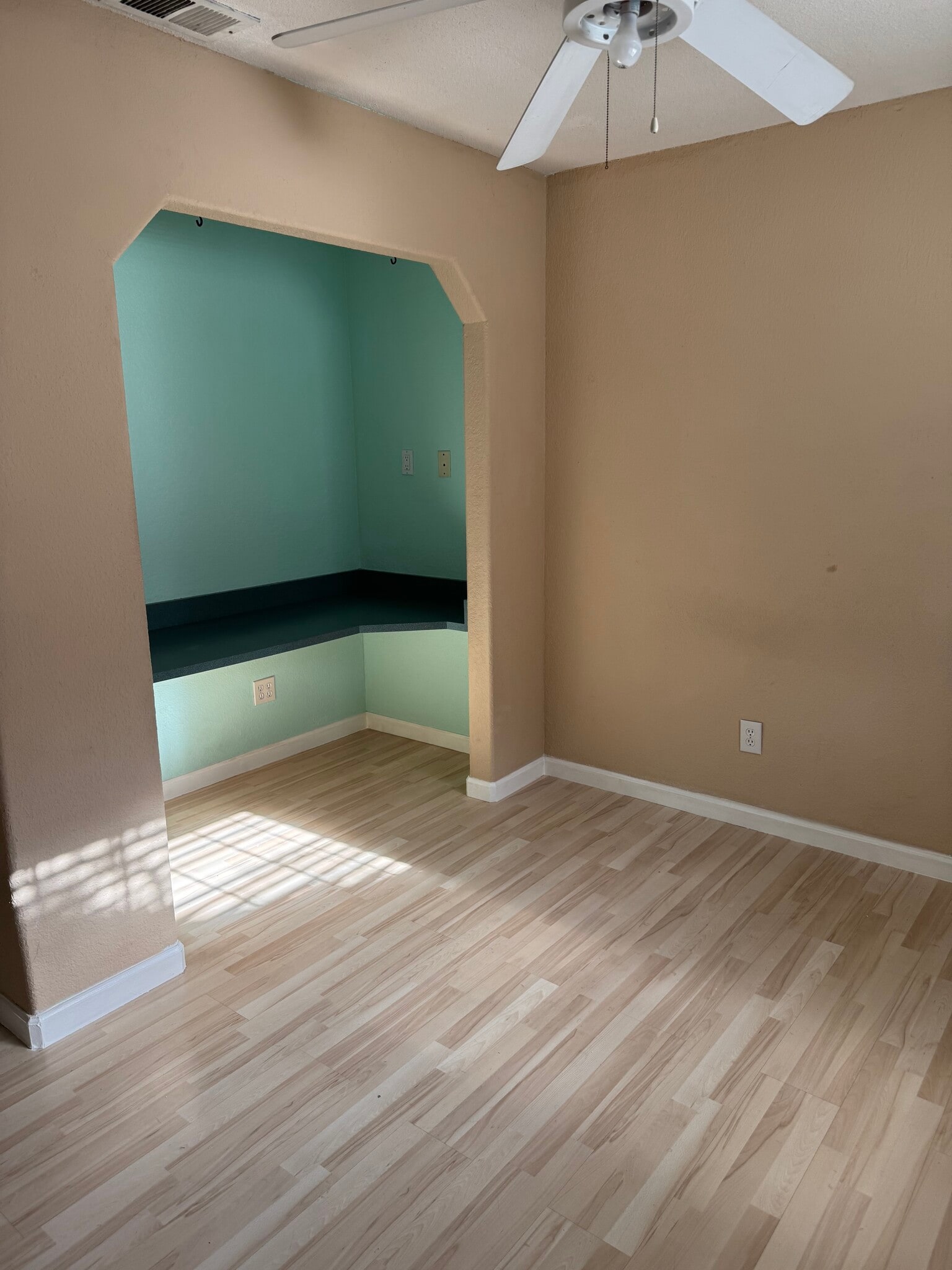 Building Photo - 5116 Rabeneck Way