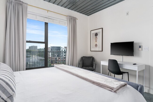 Building Photo - Midtown Magic: Big Savings + Big Perks!