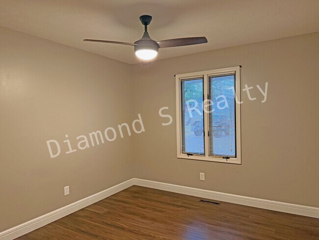 Building Photo - 3417 S Virginia Ave