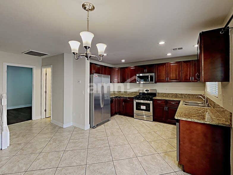 Building Photo - 2408 Cockatiel Dr