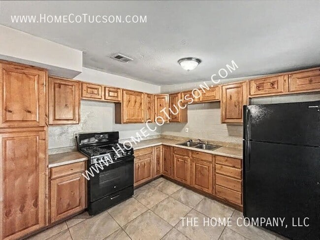 Building Photo - 410 W Calle Antonia