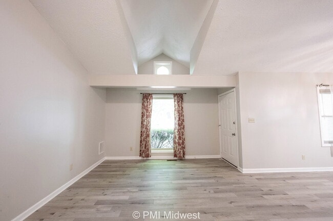 Building Photo - "Charming 2-Bed, 2-Bath Duplex in Prime Franklin Locale – Spacious 1,464 Sq Ft!"