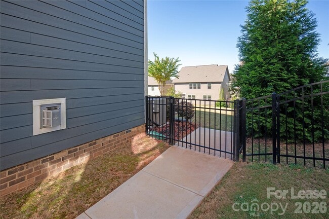 Building Photo - 7019 Hamilton Mill Dr