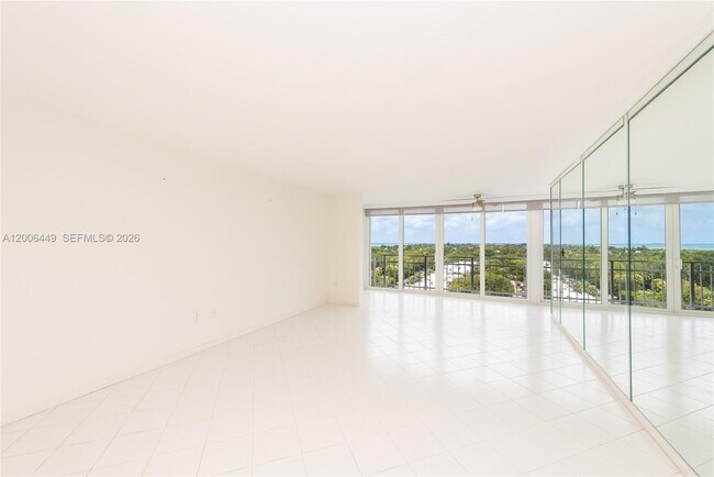 Building Photo - 600 Grapetree Dr