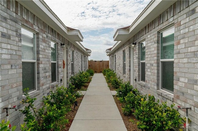 Building Photo - 21 W Kohala Ave