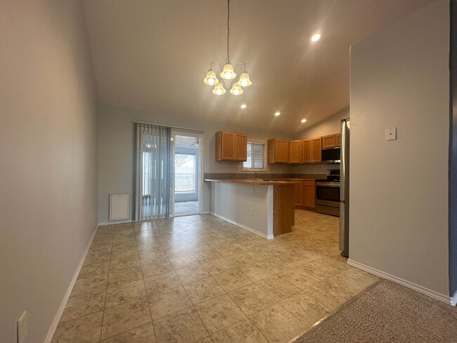 Building Photo - Nicely appointed 3bed, 2bath, 1,295sq.ft. ...