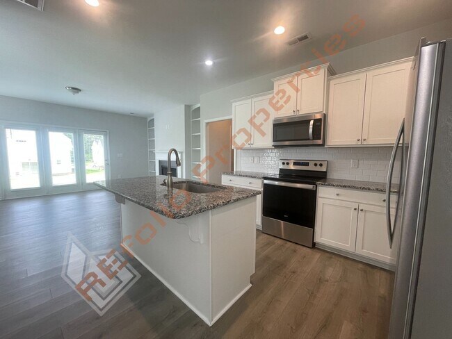 Building Photo - Beautiful 4BD 2.5BA Home w/Primary Suite o...