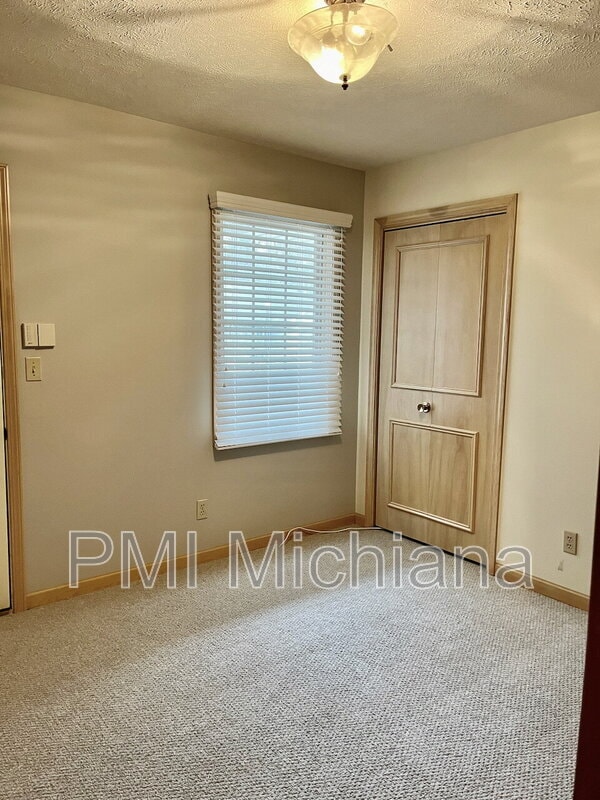 Building Photo - 1973 Creekbank Ln