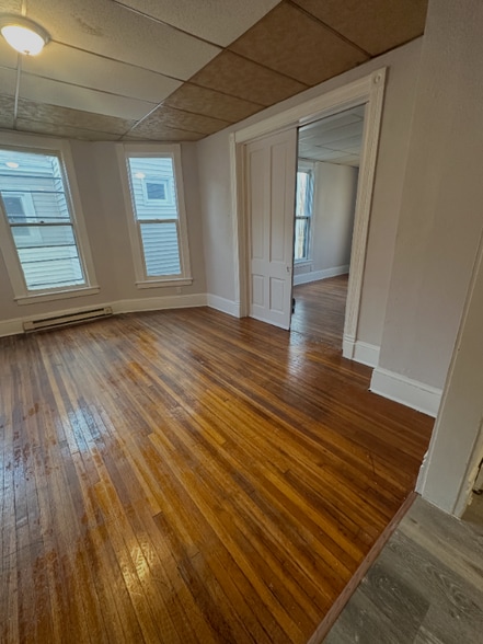 Building Photo - 405 1/2 Douglas St