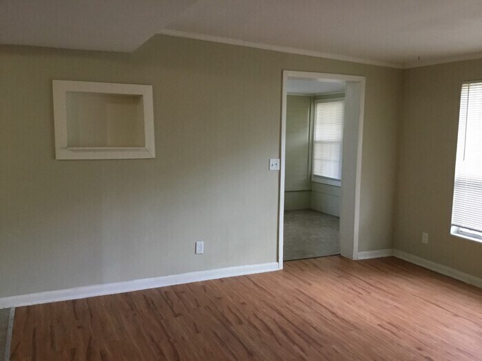 Building Photo - 1826 Sunrise Dr