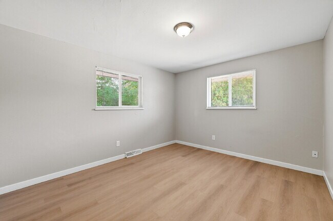 Building Photo - $2,240.95 with $300 Off the First Month's Rent, 5 Beds - 2 Bath, Triplex in Littleton with Shared...