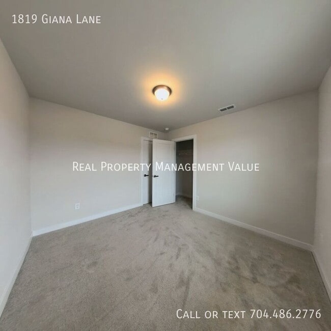 Building Photo - 1819 Giana Ln