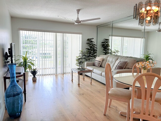 Building Photo - 1030 Silk Oak Terrace