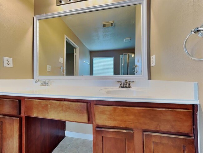 Building Photo - 6611 Dillon Dr