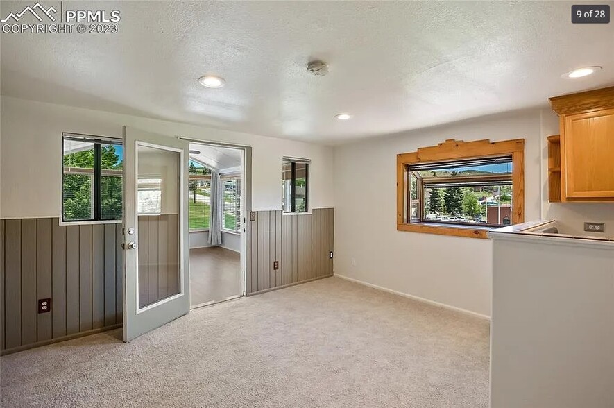 Living Room - 206 W Carr Ave