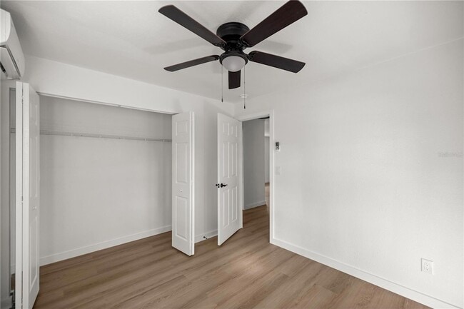 Building Photo - 411 NE 26th Ct