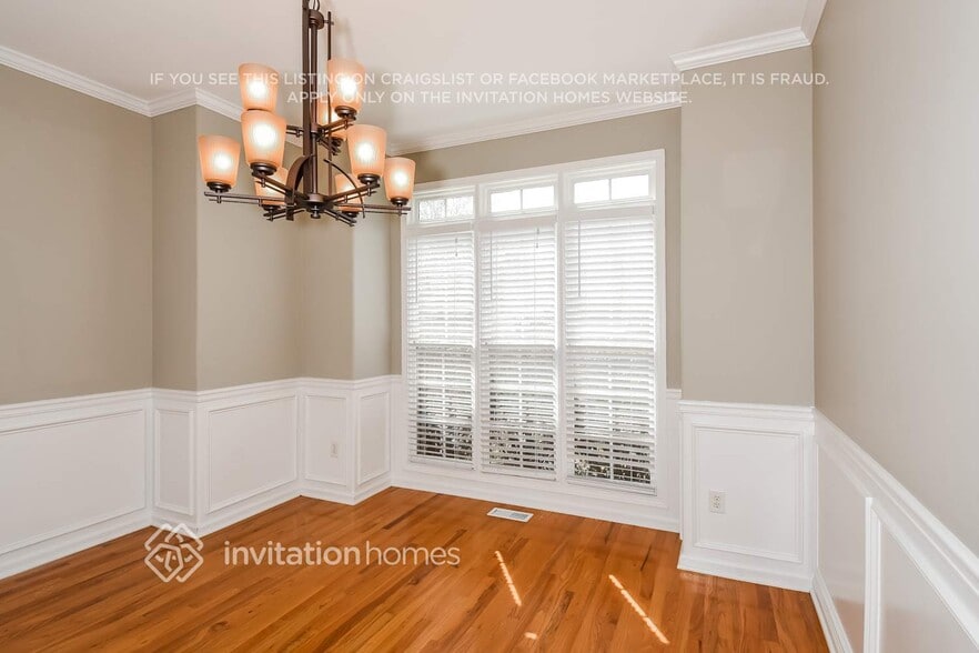 Building Photo - 2026 Castlemaine Cir