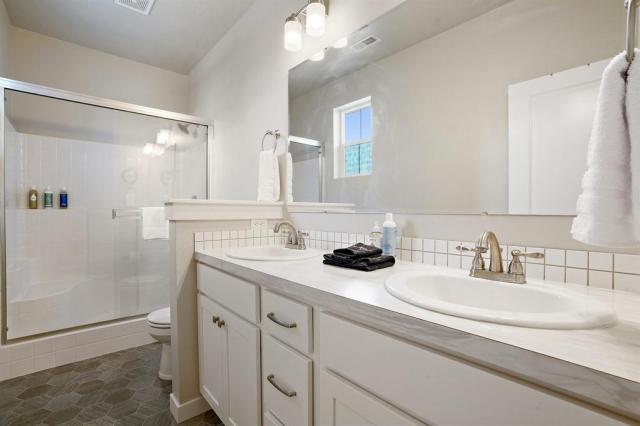 Building Photo - 4 bedroom in Meridian CA 83642