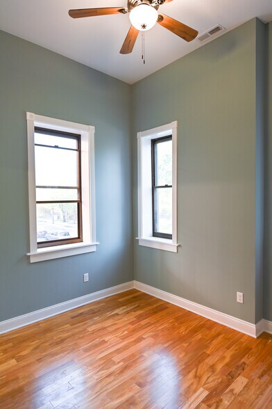 Building Photo - 106 N Division St