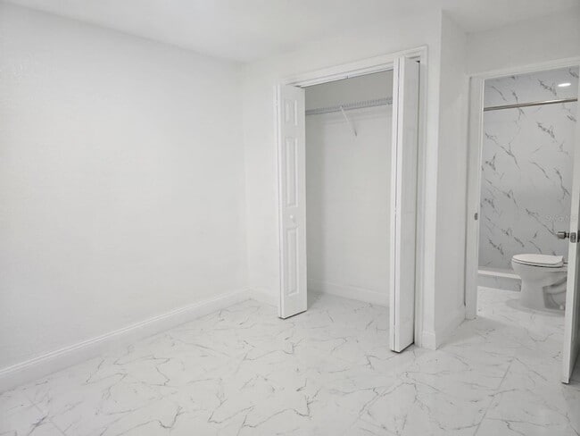 Building Photo - 1813 Hacienda Way