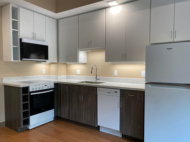 Building Photo - 83 Hanover St