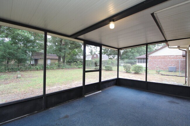 Building Photo - 4BR Ranch-Style Home off Olive Rd – Fenced Yard & Garage – Available 2/2
