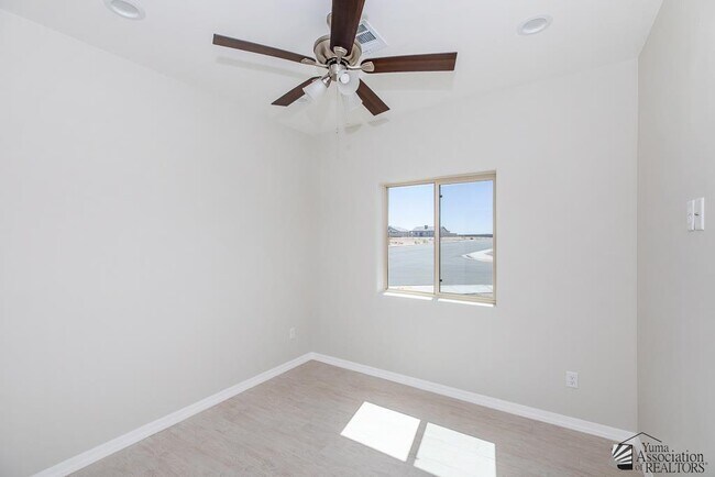 Building Photo - 10688 E 45th St