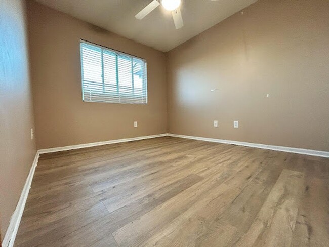 Building Photo - Spacious 3-Bed, 2.5-Bath Townhome in Anken...