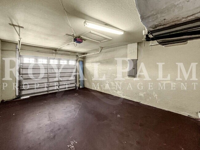 Building Photo - 1909 SW Santa Barbara Pl