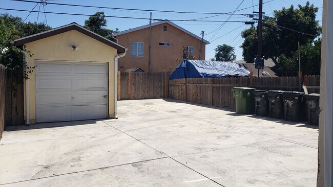 Building Photo - 40(718)