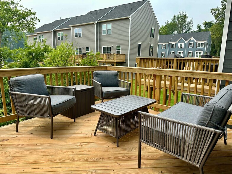 Large patio - 4022 Edenborn Ln