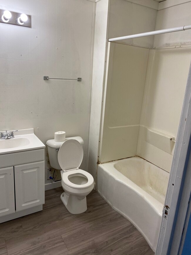 Building Photo - 605 W Mishawaka Rd