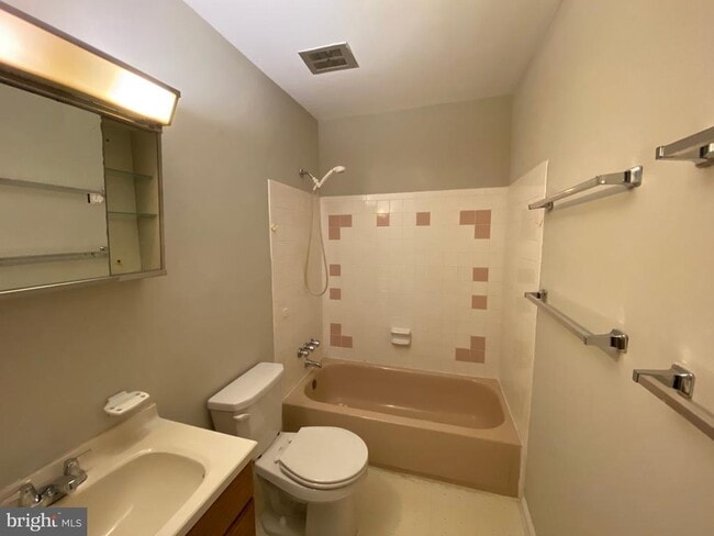 Building Photo - 3484 Beale Ct