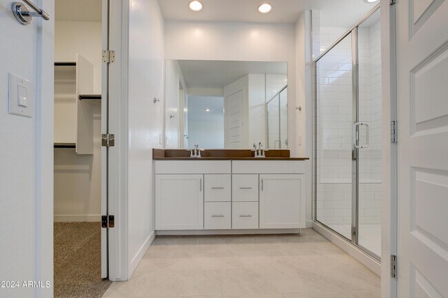 Building Photo - 17050 W Artemisa Ave